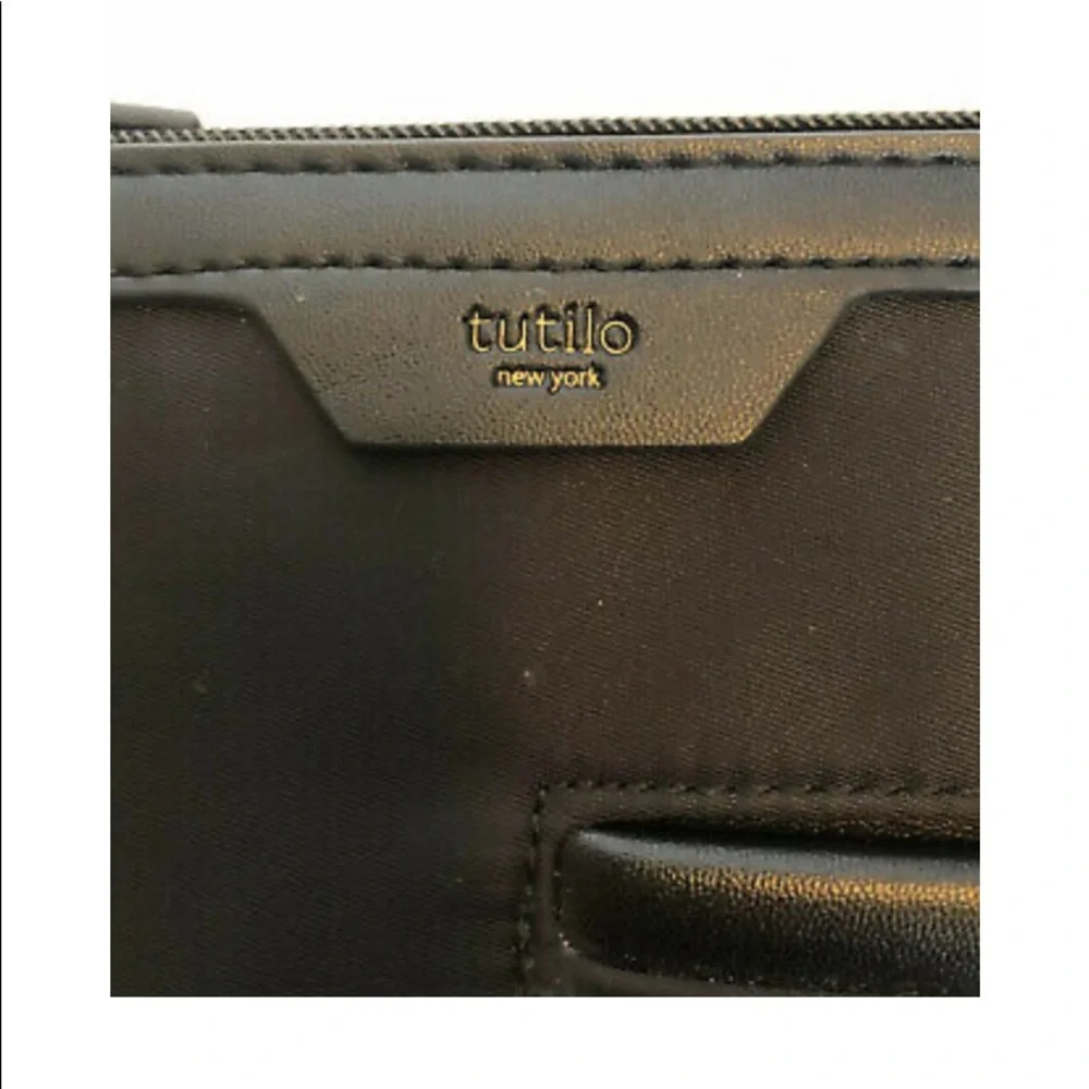 Tutilo New York black nylon wristlet lap top bag size 12/9 Guc